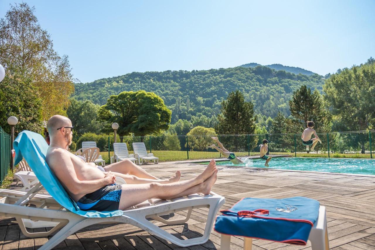 Les Chalets De Booz Saint-Germain-du-Teil Eksteriør billede